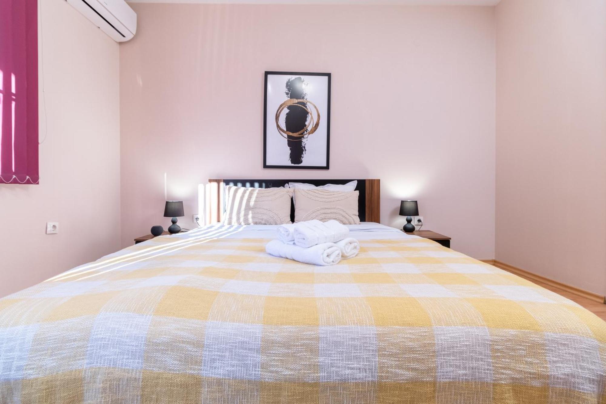 Comfortable 2Br Urban Getaway In City Center Plovdiv Luaran gambar