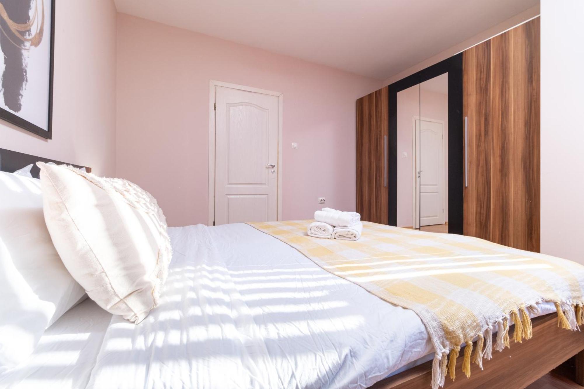 Comfortable 2Br Urban Getaway In City Center Plovdiv Luaran gambar